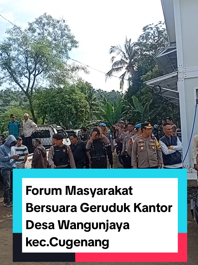 Ratusan warga Desa Wangunjaya, Kecamatan Cugenang, Kabupaten Cianjur yang tergabung dalam Forum Masyarakat Bersuara menggelar audiensi dengan pemerintah desa, Senin (7/7/2025), untuk mempertanyakan transparansi penggunaan Dana Desa dari tahun 2021 hingga 2024. Audiensi yang berlangsung di Aula Desa Wangunjaya mulai pukul 10.00 WIB Hingga Pukul 14.30 ini dihadiri oleh Camat Cugenang, perwakilan Polsek dan Koramil, Kepala Desa Wangunjaya, aparatur desa dan penjagaan Ketat dari kepolisian. Tiga orang perwakilan forum secara beegantian diperkenankan mengikuti audiensi langsung di dalam ruangan, sementara ratusan warga lainnya menunggu di luar dan mendengarkan jalannya audiensi melalui pengeras suara yang disediakan. Dalam pertemuan tersebut, Forum Masyarakat mempertanyakan berbagai poin penggunaan anggaran desa, termasuk dana pembangunan fisik seperti perbaikan jalan, dana BUMDes, dana kesehatan dan penanggulangan bencana pasca-gempa 2022, ketahanan pangan, dugaan pemotongan insentif RT/RW sebesar Rp500 ribu, serta status tunggakan SPPT PBB yang dianggap tidak jelas karena tidak adanya bukti pelunasan. Selain itu, warga juga menyoroti pengelolaan tanah kas desa serta alokasi dana pendidikan. Ketua Forum Masyarakat Bersuara, Rusdi Heryadi Tarigan, menyatakan bahwa hasil audiensi tidak memuaskan masyarakat.  “Banyak sekali indikasi penyimpangan anggaran. Ini sudah sangat jelas, karena tidak dibukanya data menjadi jawaban tersendiri.Tidak ada jawaban yang memuaskan, baik terkait pembangunan, BUMDes, maupun dana lainnya. Tidak ada data spesifik dan akuntabel yang disampaikan kepada masyarakat,” ujarnya kepada wartawan usai audiensi. Rusdi menambahkan bahwa pihaknya akan mempelajari langkah hukum atau birokrasi lanjutan, sesuai keinginan masyarakat.  