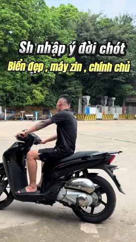 Sh nhập ý đầu máy chót dki 2013 chính chủ từ đầu , biển vip 29b1 29.555 , máy zin xe cực kì đẹp . Chẳng mấy khi về được em siêu phẩm hiếm và đẹp đến cỡ này để ae chơi thì quá đẳng cấp luôn . #sh #xemaybacga #xemayuytin #chuyensh #xemaycu #xuhuong 