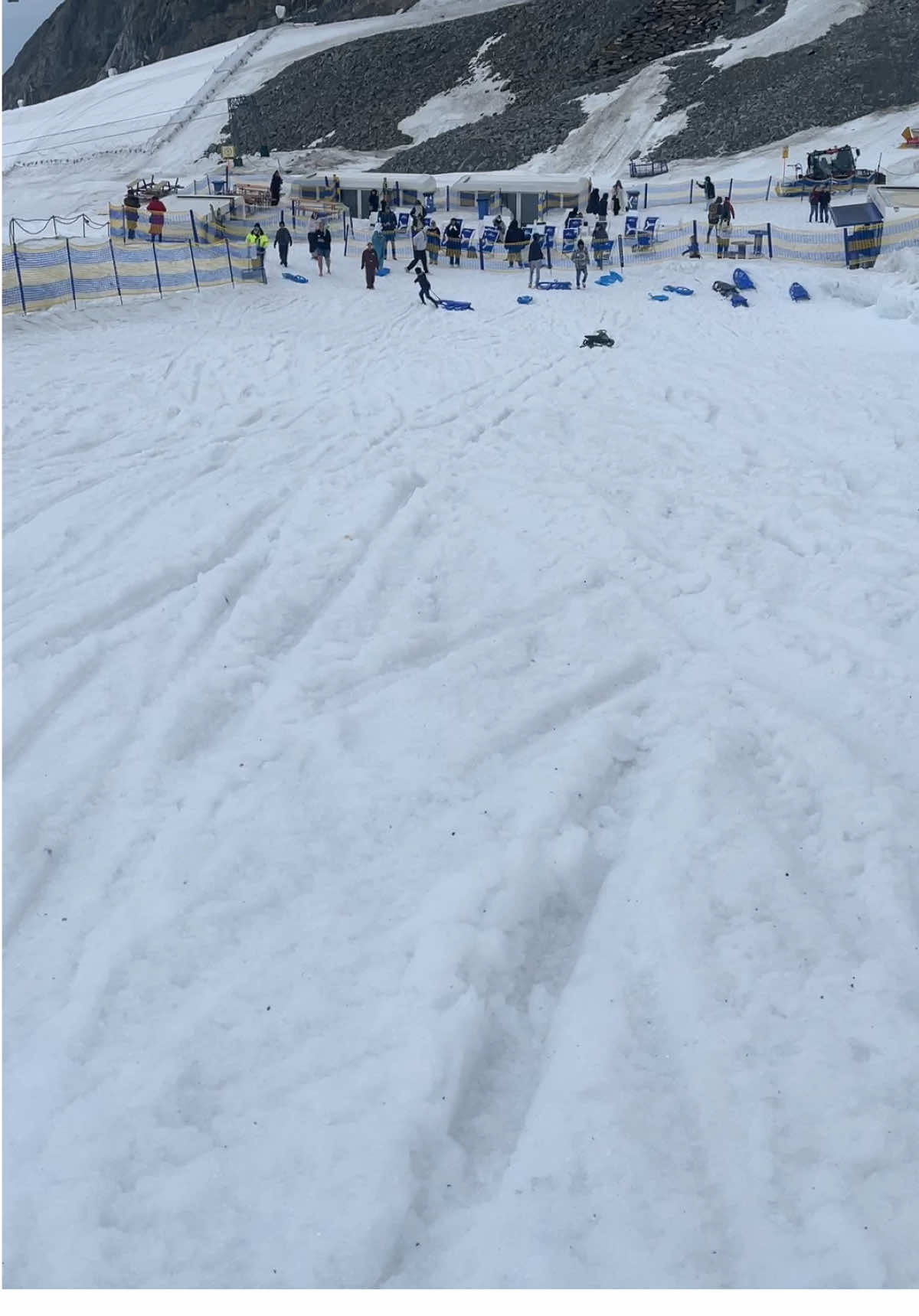 قمة كابرون 🇦🇹🌧️⛄️🧊❄️ النمسا#كابرون#ابتيناو#سويسرا#زيلامسي#باد_هوفغاستين #غوساو#سالزبورغ#اماكن_النمسا#مطاعم_النمسا#فنادق_النمسا#انترلاكن#سفر#سياحة#اكسبلور#ترند#زحليقة_ابتيناو #شنغن #اكسبلور#اكسبلورexplore #اكسبلو #اكسبلور_فولو #ترندات_السفر #صيف#هالشتات #النمسا #النمسا_فيينا🇦🇹 #austria #halshtatt🇦🇹 #fyp #fy #fyppppppppppppppppppppppp #viral #vir #viralvideo #تيك #tiktok #fypシ゚viral #fypシ #fupシforyou #