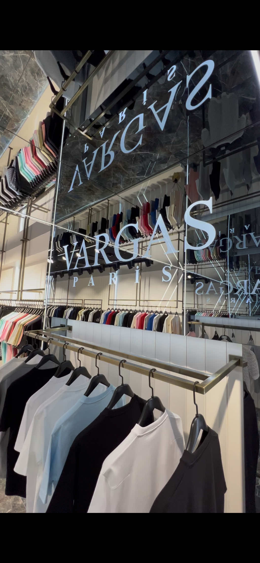 No need to say much. The style speaks for itself. Vargas Paris. Worldwide shipping 🌍✈️ #VargasParis #LuxuryStyle #StreetVibes #1on1Quality #UrbanFashion #TikTokFashion#CapCut 