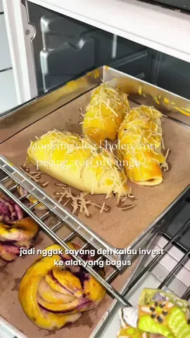 berasa banget memang efek dari video pendek di sosmed. jadi susah fokus karena tiap ngerjain sesuatu bawaannya gelisah mau ngerjain yang lain juga. ujung-ujungnya jadi ga maksimal atau malah ga ngerjain apa-apa😭. kalian gini juga ga sih? tapi enaknya kalau pakai stand mixer dari @Ravelle Official bikin kue/roti jadi lebih cepet ditambah lagi dengan kapasitas 5,5 liter dan daya yg rendah 220-550 watt. ada anti selipnya juga, jadi urusan nge-mixer jadi lebih nyaman karena ga geser-geser. ga cuma itu, desainnya juga estetik banget dan gampang dibersihkan✨ #Ravelle #MadeByRAVELLE #MulaidariRAVELLE #QualityLifeWithRavelle #ToTheNextLevelCookingExperience #CapCut 