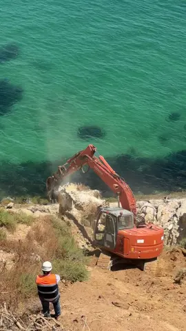 Things you see in Portugal 😅#portugal #albufeira🇵🇹 #construction #fail 