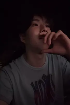 นั่งดูการ์ตูนดิจิมอนยังไงให้หล่อขนาดนี้ #JAEHYUK 
