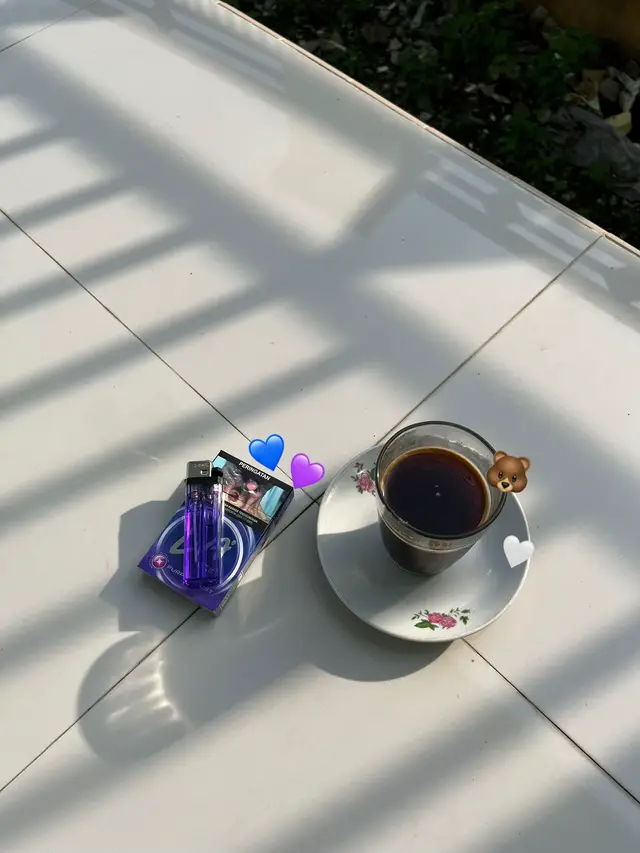 2 butir telur ayam 150 gram tepung terigu 300 gram tepung tapioka 300 ml air 7 siung bawang putih, haluskan 1/2 sdt garam 1/2 sdt kaldu jamur 1 sdt gula pasir Cara Membuat 1. Campur tepung terigu, tepung tapioka, telur, bawang putih, garam, gula, dan kaldu. Uleni dengan menuang air sedikit demi sedikit. 2. Bentuk adonan bulat memanjang. 3. Didihkan air yang diberi sedikit air. Masukkan adonan pempek. Rebus hingga mengapung. Angkat dan tiriskan. 4. Panaskan minyak goreng. Goreng empek-empek hingga kecokelatan. Angkat dan sajikan.   #fyp 