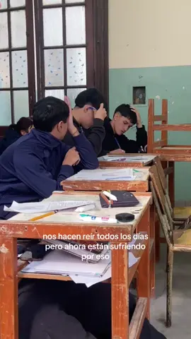 Le hacen reír hasta a los profes y asi le pagan😂 #fyp #prepromo #26 #humor #xyzcba 