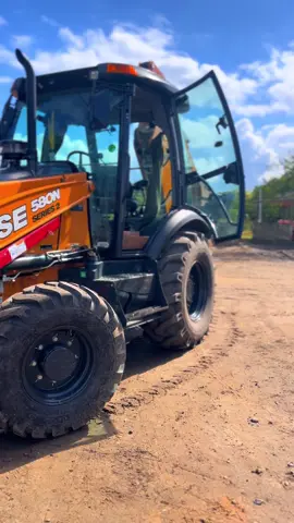 A tal da #case580nseries2 🤤🙏🏾🚀 #motivation #maquinaspesadas #retroescavadeira #operadordemaquinas #fyp #explore 