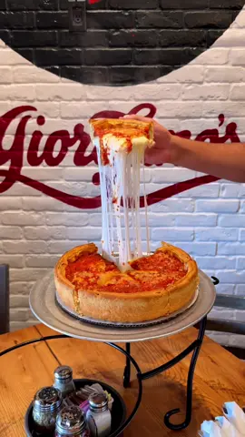 Yes please 🔥🍕 #deepdishpizza #deepdish #pizzatime #pizzalover #pizza #foodies #foodlovers 