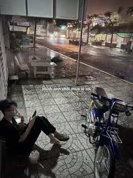mình a thoi mưa lệ rơi 