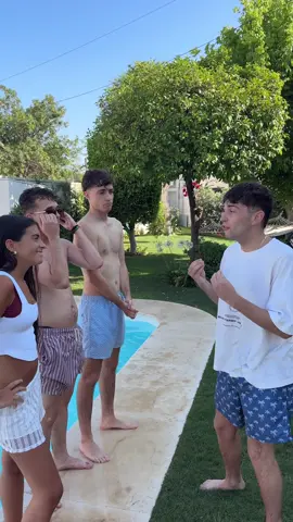 PubIi. Ni mi hermana ni mis amigos, es de locos lo de esta gente… sólo se sabía @juanpere mi artista favorito de #CCME y los demás ni por una Coca-Cola