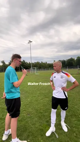 ein kippchen geht schon  #walterfrosch #meme #funny #fußball #musialaverletzt #fußballer #abi #haftiabi #haftbefehl #interview 