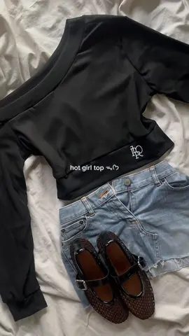 off shoulder top ᯓᡣ𐭩 #offshoulder #offshouldertop #offshoulderoutfit #offshoulderlongsleevetop #offshouldertops #offshouldertopsoutfit #fyp #fypシ #fypシ゚viral #fypage #fyppppppppppppppppppppppp #fypシ゚viral🖤tiktok 