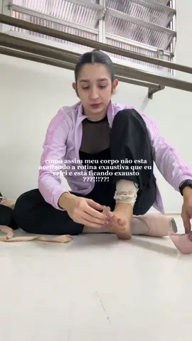 mood de segunda é esse 🫠🫠🫠 como ele ousa a ficar exausto???  #ballet #bailarina #balletlover #balletislife #balletdancer #ballerina #pointeshoes 
