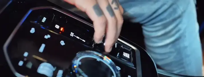 Đường đẹp mà xe cũng đẹp