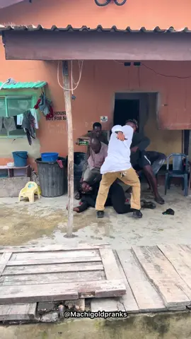 kpakulupka Dance Challenge gone wrong!!😭😭 The last guy don injure me 😭😭 🎵song name 👉 Mata by @vibezbylop3z go use the sound #kpakulupka  #reels #pranks #Machigoldpranks #viral