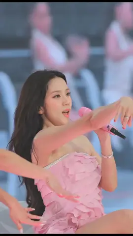 Your love - Jisoo🩷 DEADLINE WORLD TOUR day 2 #jisoo #kimjisoo #deadline #blackpink #fancam #fy #yourlove #viral 