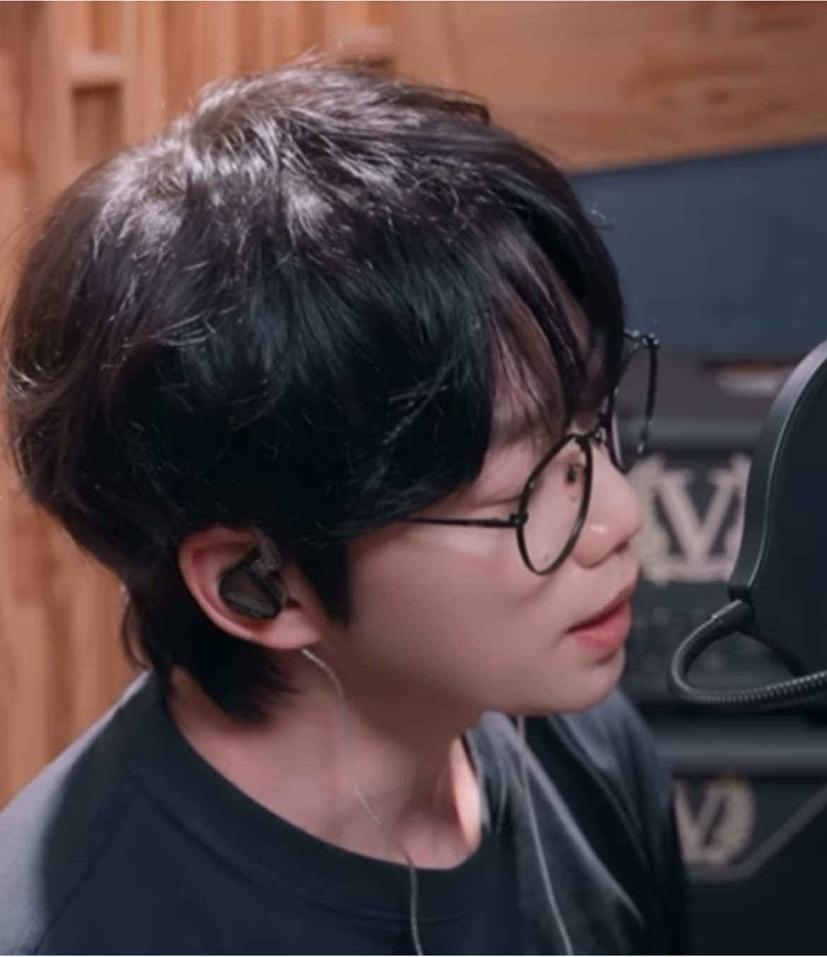Wishing true happiness for every Miji and Mirae 10CM( Hush of sunset) Our Unwritten Seoul Ost. #jinyoung #parkjinyoung #진영 #박진영 #parkboyoung #got7 #got7forever #agase #bhentertainment #ourunwrittenseoul #미지의서울 #10cm #ost 