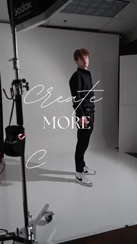 ✨ Create more content your way at The Self Portrait Studio — where you’re the creator, the model, and the muse. 📸💫 ✅ Total privacy and creative freedom ✅ Unlimited outfit changes ✅ Professional lighting and setups ready for you ✅ Perfect for personal branding, reels, and content days Book your session today and let your creativity run wild!  🚗 Only 15 minutes from Las Vegas Strip #TheSelfPortraitStudio #ContentCreator #LasVegasStudio