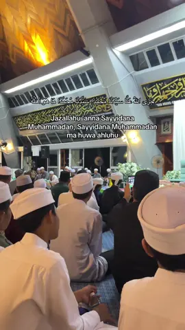 zikir yang memenatkan 7000 Malaikat sibuk mencatat pahalanya جَزَى اللهُ عَنَّا سَيِّدَنَا مُحَمَّدًا سَيِّدَنَا مُحَمَّدًا مَا هُوَ أَهْلُهُ Rasullulah bersabda: 