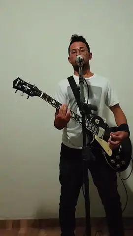 Tihuana - Que Vês um trecho de uma canção muito gostosa de se ouvir, uma vibe leve, que fala da busca não pelo ponto final em si, mas de viver de forma leve até esse fim 🎶❤️ @Egypcio @Leo Rota  #rock #rocknacional  #musica #tihuana #queves 