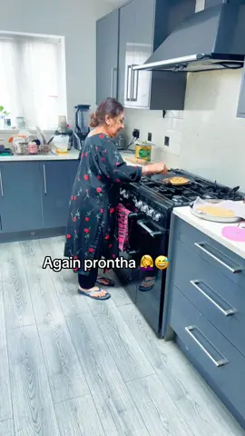 Mum and Daughter arguing about Pratham 😜😜😜😅😅@preetattire #preet #preetattire #treanding #uk #homemadeachar #fyp #beauty #punjabipinni #beauty #prontha 