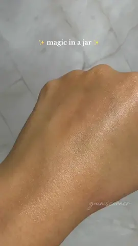 @Charlotte Tilbury Magic Cream 🪄🎩🐇 The packaging is gorgeous, but the formula… oh the way my skin drinks up this moisturizer! It’s rich without feeling greasy, it leaves a gorgeous glowy finish and works wonderfully under makeup.  The formula includes hyaluronic acid, vitamins c + e and peptides making it perfect for dry skin and to target fine lines, wrinkles and loss of firmness and elasticity.  Truly magic in a jar and it’s on sale at @sephora ✨ #giftedbycharlottetilbury #charlottetilbury 