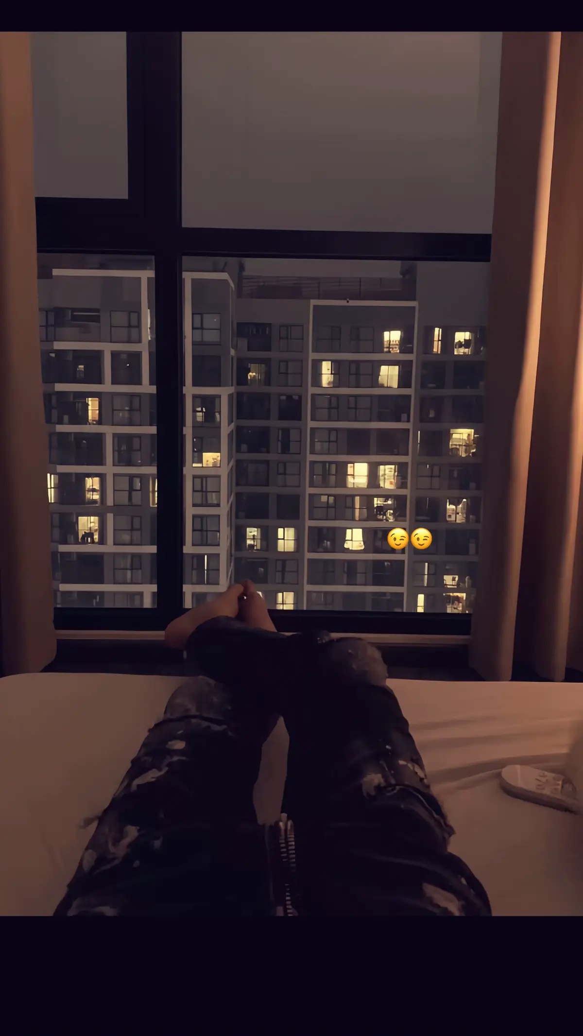 Cuộc đời luôn dậy ta mỉm cười ngay cả khi trời đang đổ mưa 😉