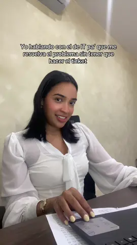 Que vagancia me da hacer un ticket… total, al parecer es una avería de Claro 🫩 #it #tecnologia #clarord #oficina 