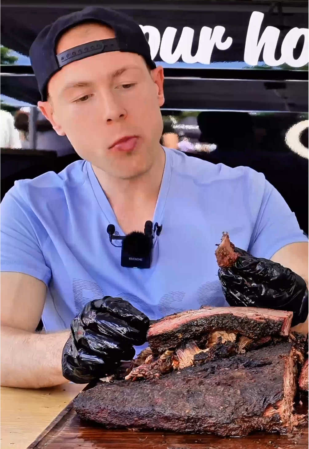 30.000 KALORIEN! 😱  Schaffe ich den Wagyu Beef Brisket Weltrekord? 🥩 400 kg Wagyu-Rind am Stück – beim @grillstar Event gegrillt auf einem gigantischen Spieß!  Das besondere: @Der.Grillfluencer und ich mittendrin mit der ultimativen Challenge: Ein 9kg Wagyu Brisket – das wohl teuerste Fleisch der Welt! 🫃🥩 Ob ich dieses 1000 € Luxus-Stück komplett schaffe? Seht selbst... 💬 Schreib gerne mal in die Kommentare:  Hast du schon mal Wagyu Gegessen? #BigM #bigmeatsfood #wagyu #beef #brisket #foodchallenge #bbq #grillen 