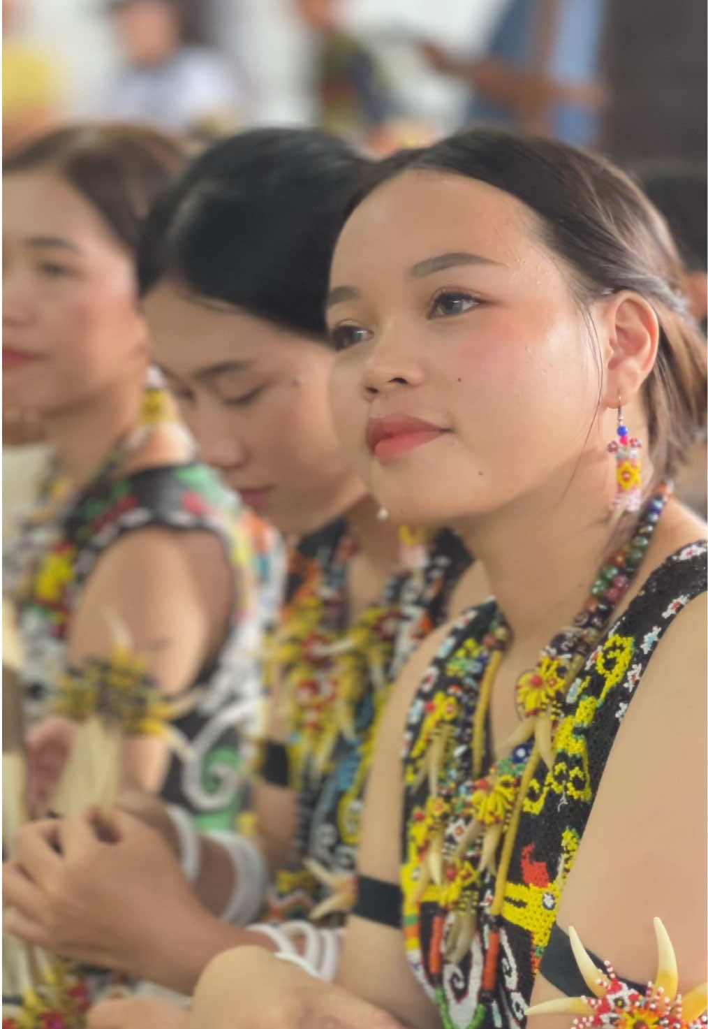 Pesona Leto Kenyah Pampang, persiapan sebelum tampil dalam lomba kanjet Datun Julud Remaja di MUBES Pekenoq Tawai Datah Bilang Baru #fyp #fypシ #letokenyah #halocenganak #tiktok #mubespebekatawai2025 #dayakculture #dayakkenyah #kalimantan #dayak #gadisdayak #pampang #foryourpage #datahbilangcity #wanitacantik #gadiscantik 