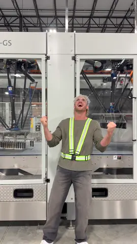 Just some robots doing our bidding 🤖📦 #DRINKPRIME @Logan Paul 
