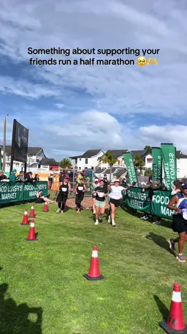 So proud of all my friends 🥹 #halfmarathon #Running #support #capetown #knysna #knysnasouthafrica #southafrica #trends #trending #viral #trendy 