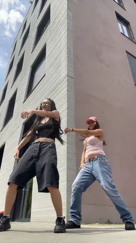 cute moment @𝓔𝓶𝓪♡︎𝓭𝓪𝓷𝓬𝓲𝓷𝓰༄ #dance #trend #fyp #berlin dc: @User8722 