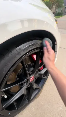 How do you get an amazing shine on tires that lasts and won't sling? Gorilla Dressing Spray! #gorilla #tireshine #tiredressing #automotive #hondacivic #typer  #fyp 