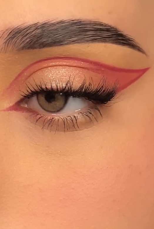 المنتجات❣️:  الشدو الاحمر الغامق والفاتح من باليت بيوتي باي - fiery  الشدو الوردي الفاتح من باليت بيوتي باي - midnight  الشدو القليتر من نكس باليت - paradise shock المسكارا من ysl beauty  - lash clash الكونسيلر من ميبلين فت مي - 15 باودر التثبيت من هدى بيوتي - peach البلشر من نكس - my butta half #makeup#fyp#tutorial#explor#beauty#تتوريال#ميكب#اكسبلور#احمر#glitter#ميك_اب#Eyeliner 