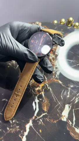 📸 P&M Watches – Geneva Klassik Seriyası 🕰️ Zaman keçir, üslub qalır. Bəzən tərz səs salmır, susaraq danışır. Bu Geneva modelimiz — tünd siferblatı, sadə romen rəqəmləri və zərif dəri kəməri ilə sakit gücün simvoludur. Geyiminə fərq qatan, sadə görünən amma diqqət çəkən bir saat axtarırsansa – artıq tapdın. Bu saat – hər günə deyil, hər baxışa dəyər. 📦 Məhdud saydadır. 📩 Sifariş üçün DM və ya bio linkindən əlaqə saxla. ✨ Tərz sadə olanda daha çox danışar — P&M Watches