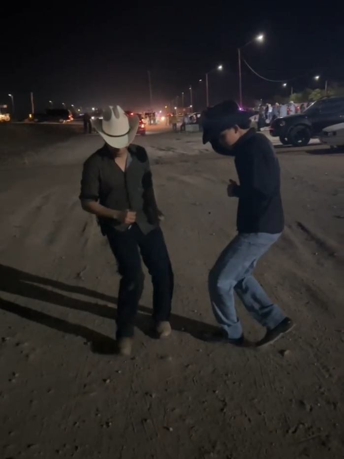 #asisebailaensonora #sonorense #vaqueros #sierreño @edgar_14x 