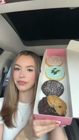 Crumbl Cookies Mukbang 🍪 Trying this weeks Crumbl Cookies @Crumbl #crumbl #crumblcookies #crumblcookiesoftheweek #crumblreview #mukbang #mukbangeatingshow #americanmukbang #fyp #viral #eatingshow #eatwithme #eatingsoundsasmr #asmrmukbang #asmrfood #food #Foodie 