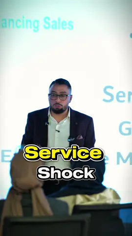 ⁨	💸 ليه لو انت بخيل ماينفعش تفتح مطعم؟ ببساطة… لأن البخل والكرم مايتقابلوش في مجال الضيافة. اللي بييجي مطعمك مش جاي يدفع بس عشان ياكل هو جاي عشان يحس بالاهتمام… يحس إنه مرحب بيه جاي يعيش تجربة… يشوف سخاء في الطبق، في المعاملة، في المكان. 👨‍🍳 المطعم اللي صاحبه بيبخل في كل حاجة: – يقلل في المكونات – يزود الطاولات ويقلل العمال – يبخل حتى في ضحكة الموظف أو مشروب الترحيب ده مطعم عمره قصير… لأن الزبون مش غبي والناس بتحس… وبتحكم! البزنس ده مبني على الكرم مش لازم تبقى بتوزع أكل ببلاش لكن لازم الزبون يحس إنه واخد أكتر من اللي دفعه يحس إنك بتحترمه وبتكرمه مش إنك بتحسبه على نفسة النعناع! ⛔ البخل في المطاعم بيبوّظ السمعة والسمعة دي لو وقعت… الفلوس هتقف، والمكان هيفضى. فاللي بيحب كل حاجة محسوبة بالحرف اللي بيخاف يصرف… وبيشوف كل حاجة خسارة يريت يفكر مليون مرة قبل ما يفتح مطعم لأنك مش بتفتح مشروع أكل انت بتفتح مكان الناس تحبه… وتحب ترجع له! 👇 إيه رأيك؟ عمرك دخلت مطعم وحسّيت إنهم 