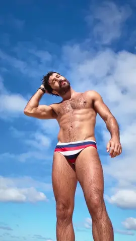 Tô ficando velho, mas tô ficando gostoso! #fy #homem #sunga #rj #praia 