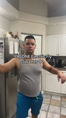 La raqueta eléctrica PALONE de 4000V elimina moscas y bichos al instante. ¡Potente, recargable y lista para el verano! 🦟🔥 #BugZapper #FlySwatter #TikTokHome #SummerHack #PALONEPower #InsectFreeZone 
