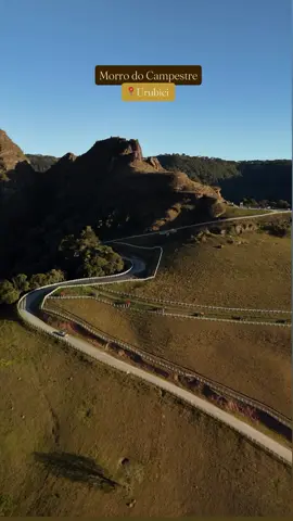 O silêncio da serra, o frio na pele e o pôr do sol que parece pintura. Nosso Morro do Campestre no inverno. 🌄❄️ 🎥 @morro.docampestre  #urubici #morrodocampestre #invernouru