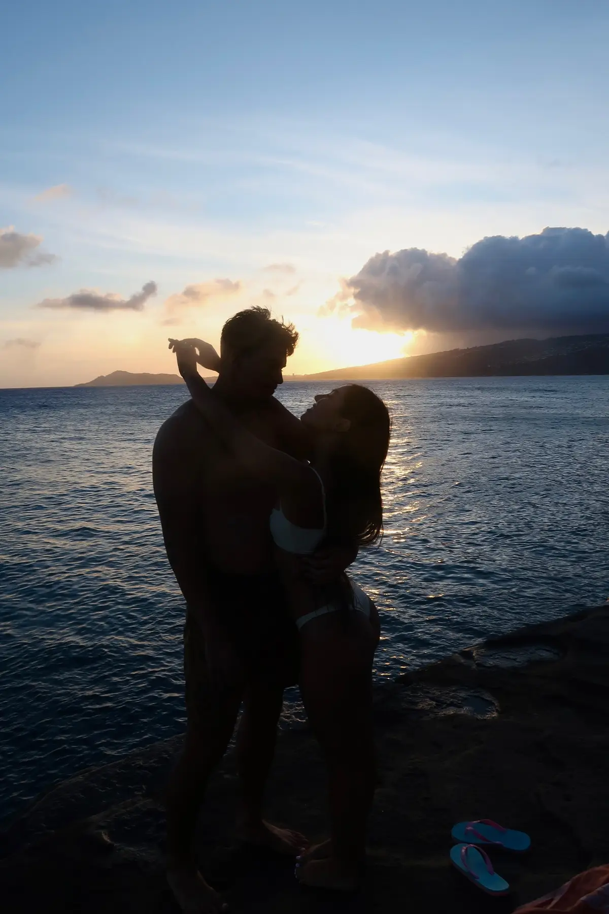 these pics are my fav ever i had to share 🥹 #couples #sunset #canong7x #oahu 