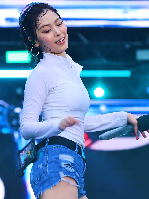 ITZY RYUJIN - NOT SHY - FANCAM #itzy #itzyryujin #fancam #waterbomb #waterbombseoul2025 #foryoupage #kpopfyp #foryou #viral #foryoupage❤️❤️ 
