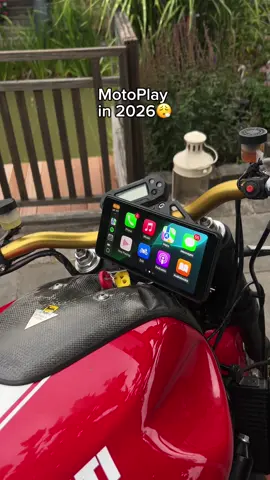 Apple CarPlay on a motorcycle🤯 #phonemount #phone #motorbike #carplay #motor #bikelife 
