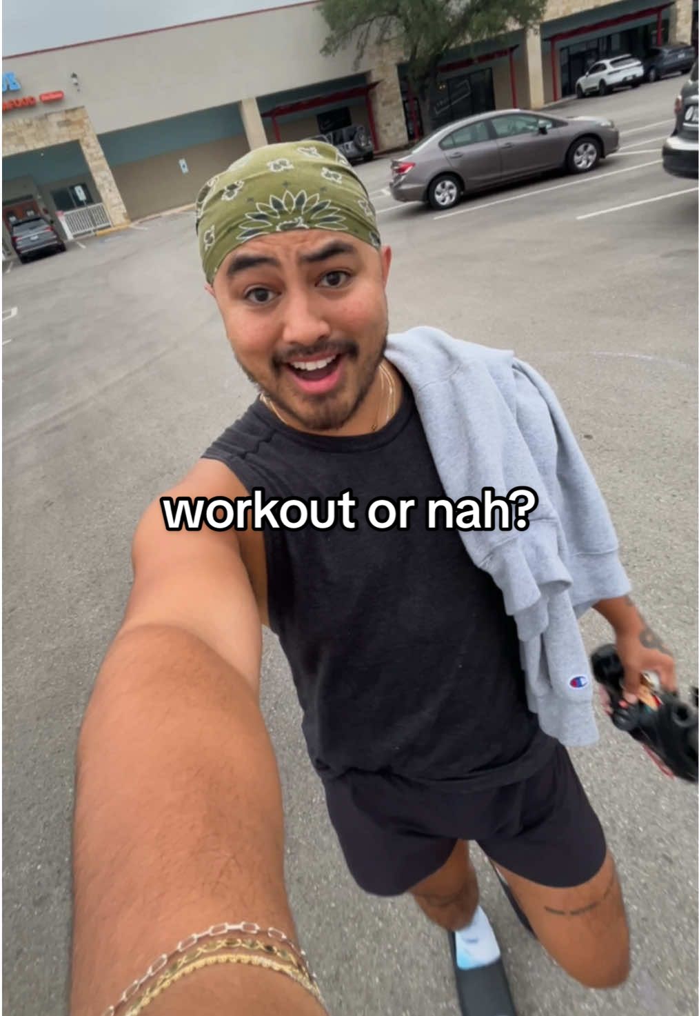 Workout or nah??? 📲🏋🏽‍♂️  #workout #Fitness #fitnessmotivation #fitnessjourney #lululemon 