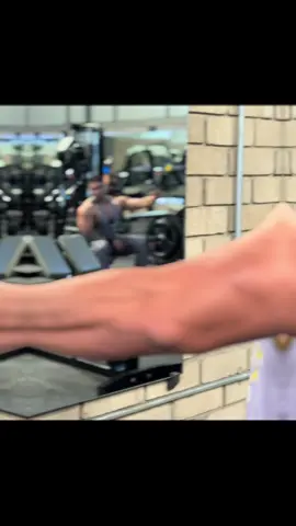 #gym #steelgym #foryoupage #gymmotivation #GymTok #fypシ゚ #oaxaca  Entrenar en Steel Gym no es para cualquiera. Aquí no vienes a pasar el tiempo, vienes a romper límites. Cada repetición, cada gota de sudor, es una prueba de carácter. Aquí se forjan cuerpos… pero también se forjan mentes fuertes. No importa si estás empezando o llevas años: en Steel nadie se rinde y todos se superan. Esto no es solo un gimnasio… es el lugar donde te conviertes en tu mejor versión.