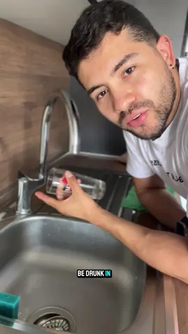 ¿Se puede tomar agua del grifo en Malta? 💧 Tuve mis dudas y lo investigué… Esto fue lo que encontré. 💬 ¿La tomas o prefieres comprar botellas? Comenta tu experiencia en Malta 👇 y guarda este video si acabas de llegar 🇲🇹 Si te interesa saber más sobre cómo adaptarte a vivir fit en Malta, ¡sígueme para más tips! #maltatiktok #latinosenmalta #personaltrainermalta #fitnesslife #creatorsearchinsights 