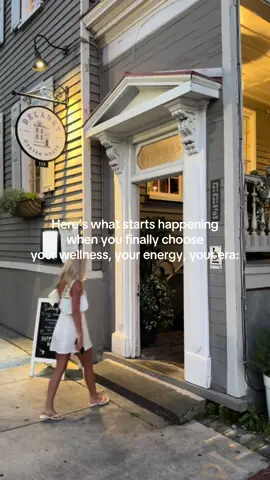 she’s not “lucky” — she chose to glow. starting from scratch? here’s where I’d begin 💅 #glowuptips #glowgirlera #feminineurge #softgirltok #wellnesstok #maincharacterenergy 
