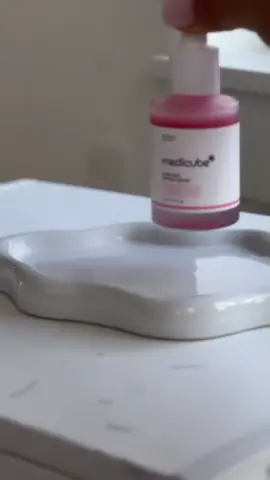 💧✨ Pele radiante com um toque de luxo coreano! 🌸 Medicube Salmon PDRN Pink Ampoule — disponível em 30ml (original) ou 50ml (refil) ✔️ Hidrata profundamente e revitaliza a pele 😍 ✔️ Auxilia na elasticidade e deixa o rosto com aquele glow saudável ✔️ Fórmula queridinha da rotina de skincare! 💰 Por apenas R$96,50 a R$106,00 na Shopee! Achadinho premium pra transformar seus cuidados diários! 👉 Compre agora: https://s.shopee.com.br/AA5zk9npFb?share_channel_code=1 ✅ Segue a página pra mais achadinhos de skincare e beleza 💬 Comenta aqui qual passo da rotina de cuidados você mais ama 🔔 Ativa as notificações pra não perder os próximos garimpos da Shopee! #for #creatorsearchinsights #tiktokindia #shopee #foryoupage #tik_tok #foryoupage❤️❤️ 