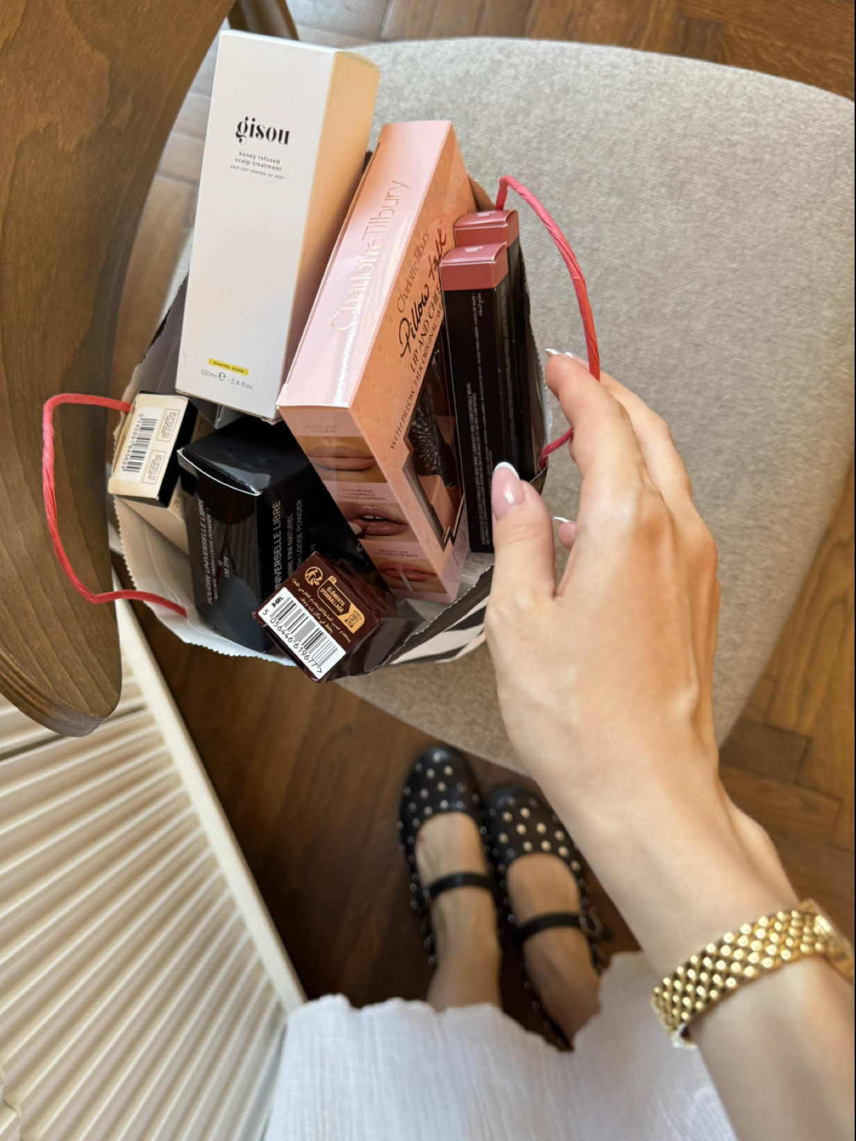 Sephora mini haul & unboxing 🤍  New beauty faves inside! 🦢 What’s your go-to product? 🧴🫧🪞 @SEPHORA @Charlotte Tilbury @Anastasia Beverly Hills @Chanel @chanel.beauty    #sephorahaul #unboxing #asmr #beautylover #summer2025 #unbox #cosmetics #faceproducts #lipcombo #aesthetic #shopping #makeup #finds #makeupmusthaves #fyp #fypシ゚ #viralvideo #part1 #beauty 